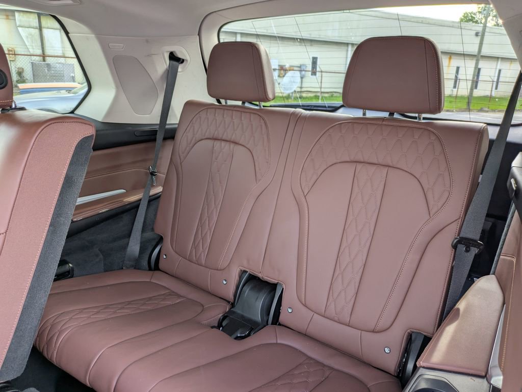 Used 2023 BMW X7 xDrive40i w/ Premium Package AWD/4WD image 15