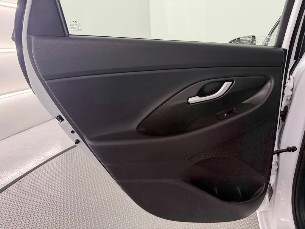 Used 2020 Hyundai Elantra GT FWD image 33