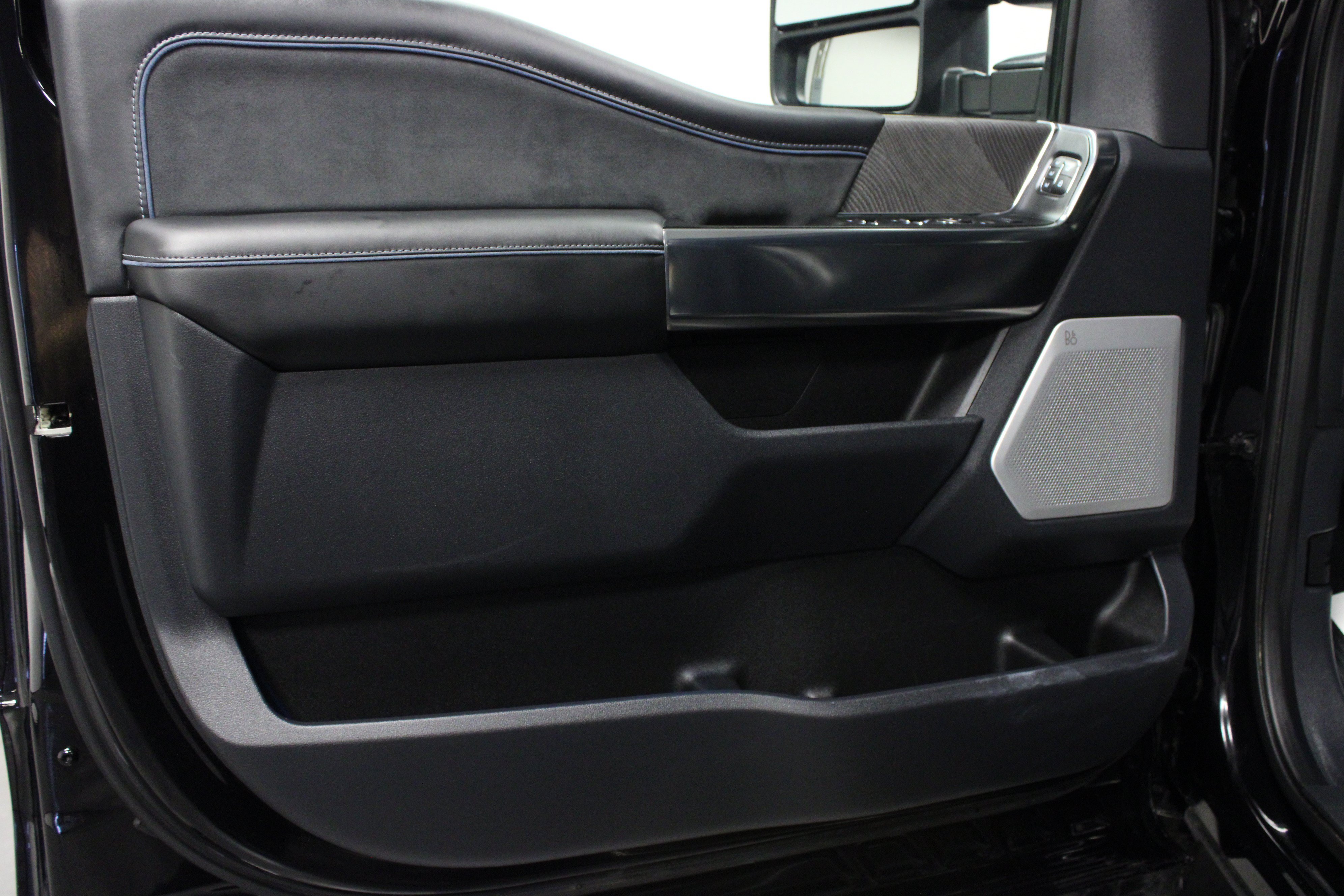 Used 2025 Ford F250 Platinum AWD/4WD image 11