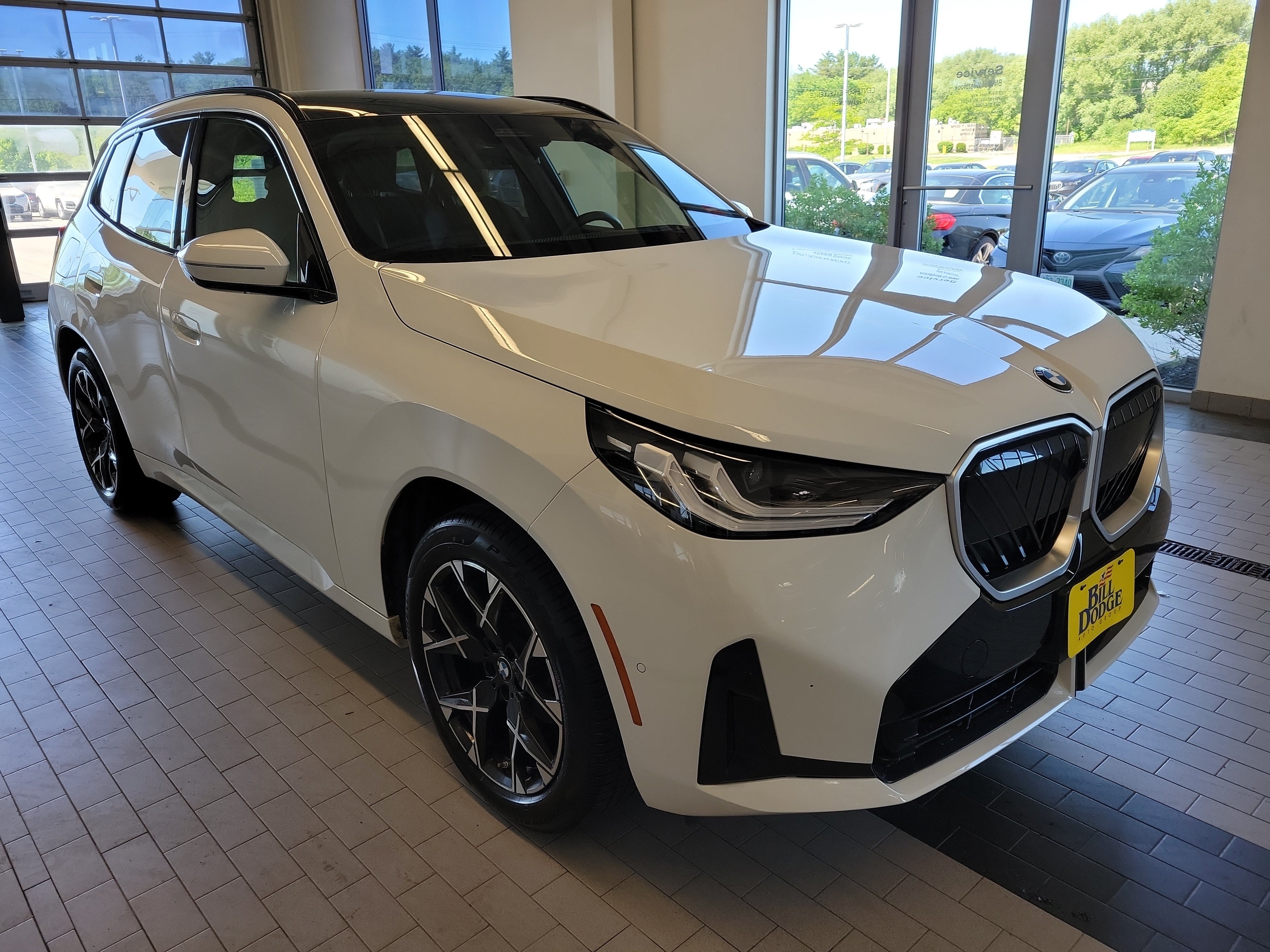 Used 2025 BMW X3 xDrive30i w/ Premium Package AWD/4WD image 3