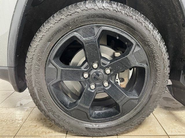 Used 2019 Jeep Grand Cherokee Laredo AWD/4WD image 7