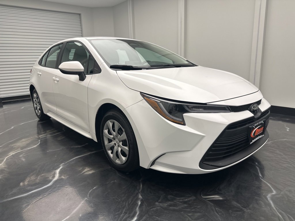 Used 2023 Toyota Corolla LE image 2