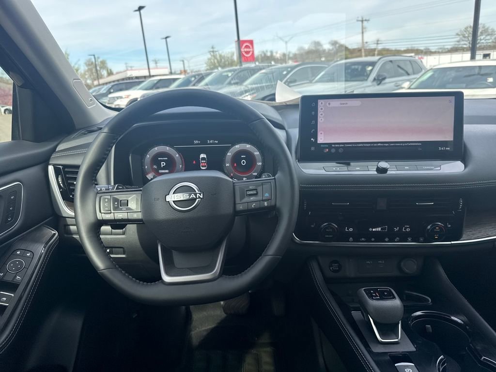 Used 2025 Nissan Rogue Platinum image 23