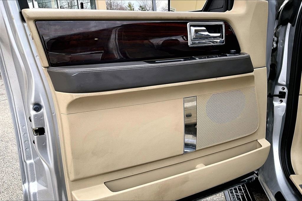 Used 2015 Lincoln Navigator 4WD w/ Equipment Group 101A Reserve image 14