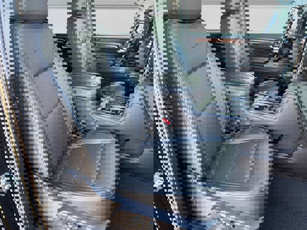 Used 2024 GMC Sierra 2500 Denali w/ Denali Reserve Package image 15