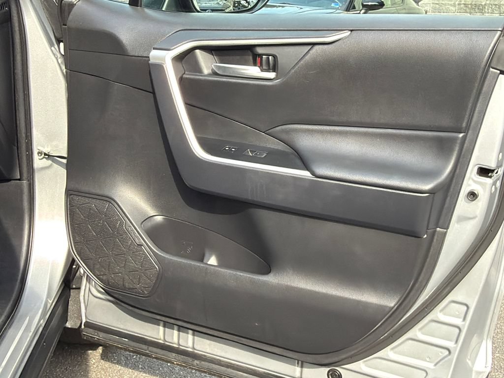 Used 2025 Toyota RAV4 XLE AWD/4WD image 13