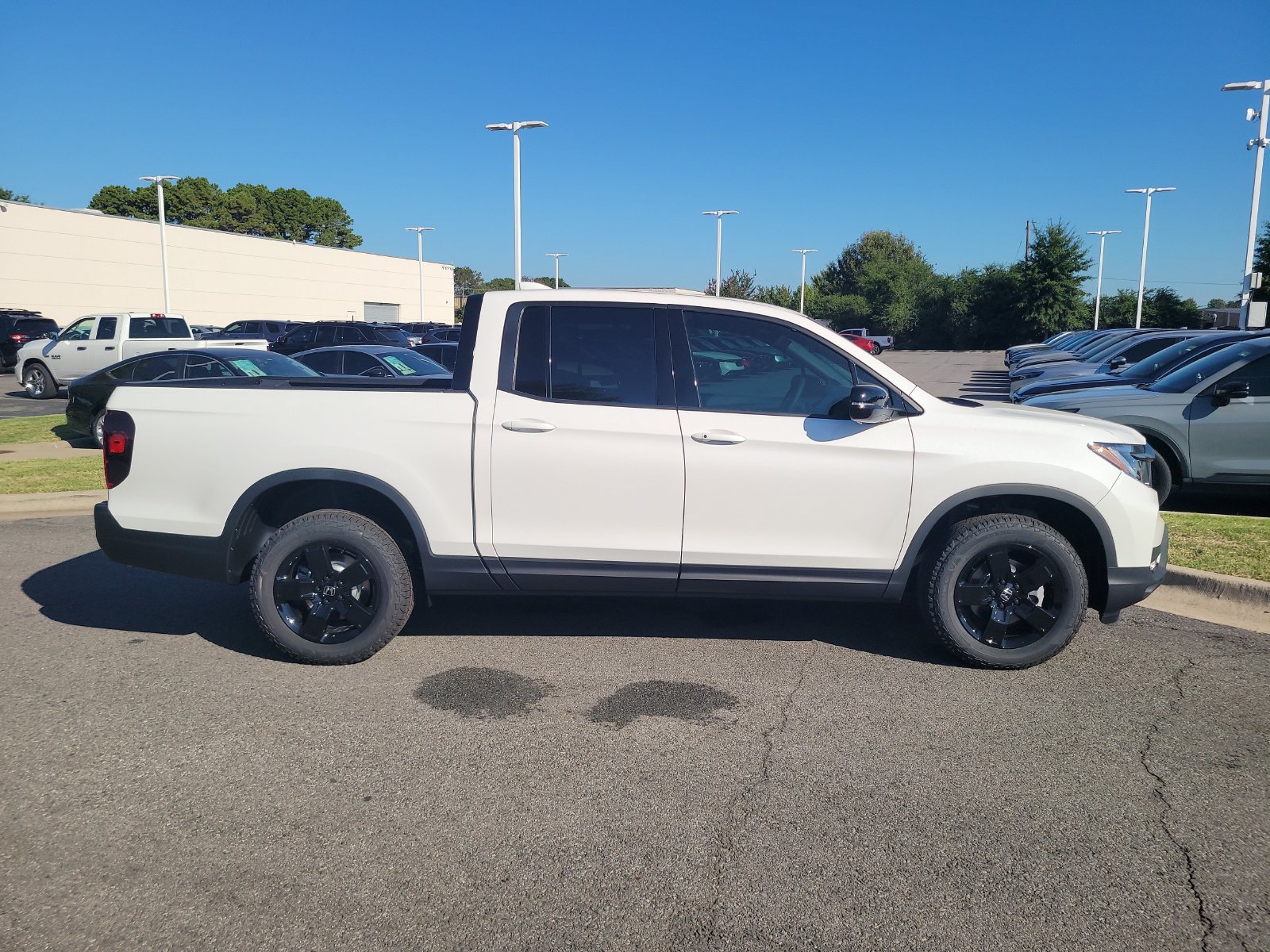 New 2026 Honda Ridgeline Black Edition image 2