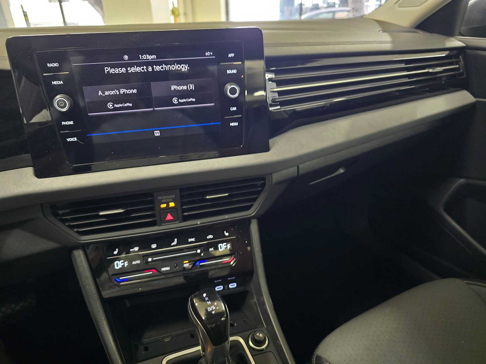 Used 2025 Volkswagen Jetta SE FWD image 26