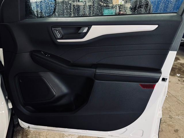 Used 2022 Ford Escape SE image 11