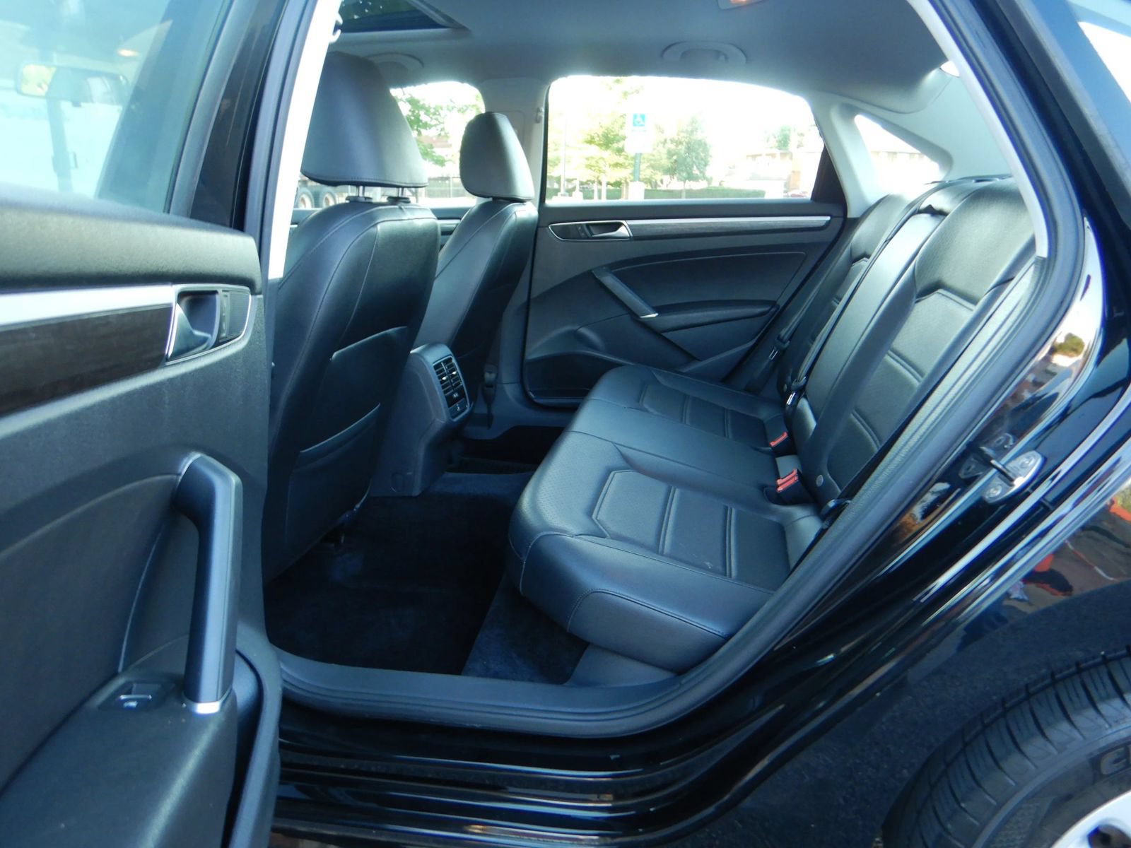 Used 2016 Volkswagen Passat 1.8T SE FWD image 18