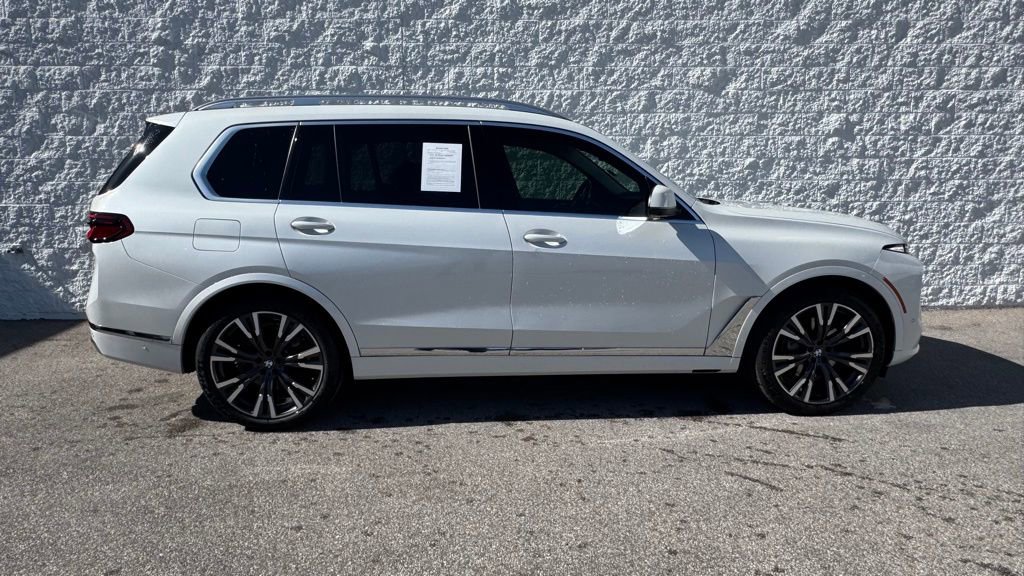Used 2023 BMW X7 xDrive40i w/ Premium Package image 3