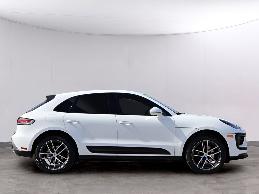 Used 2025 Porsche Macan AWD/4WD image 9