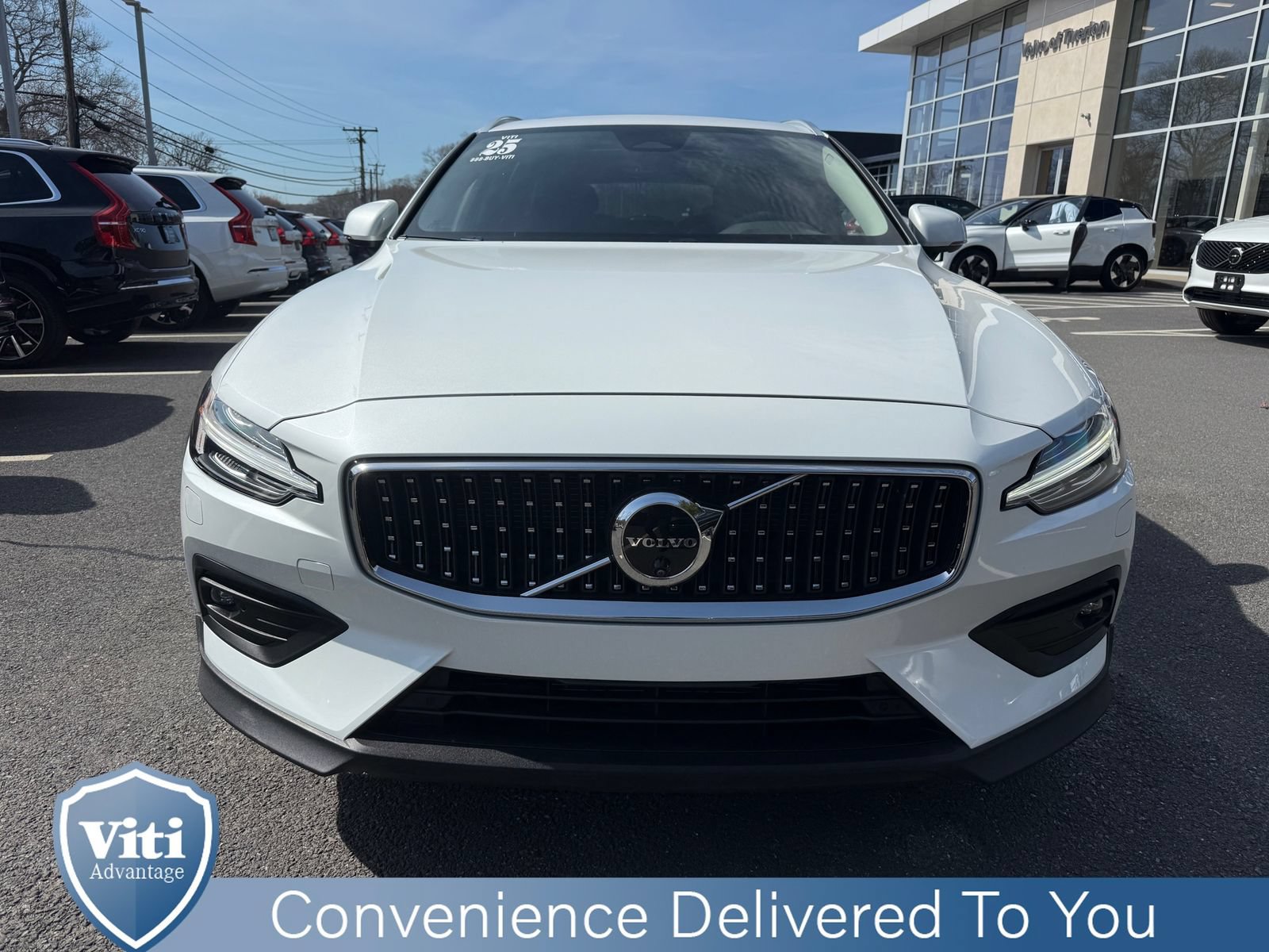 Used 2025 Volvo V60 B5 Cross Country Plus AWD/4WD image 3