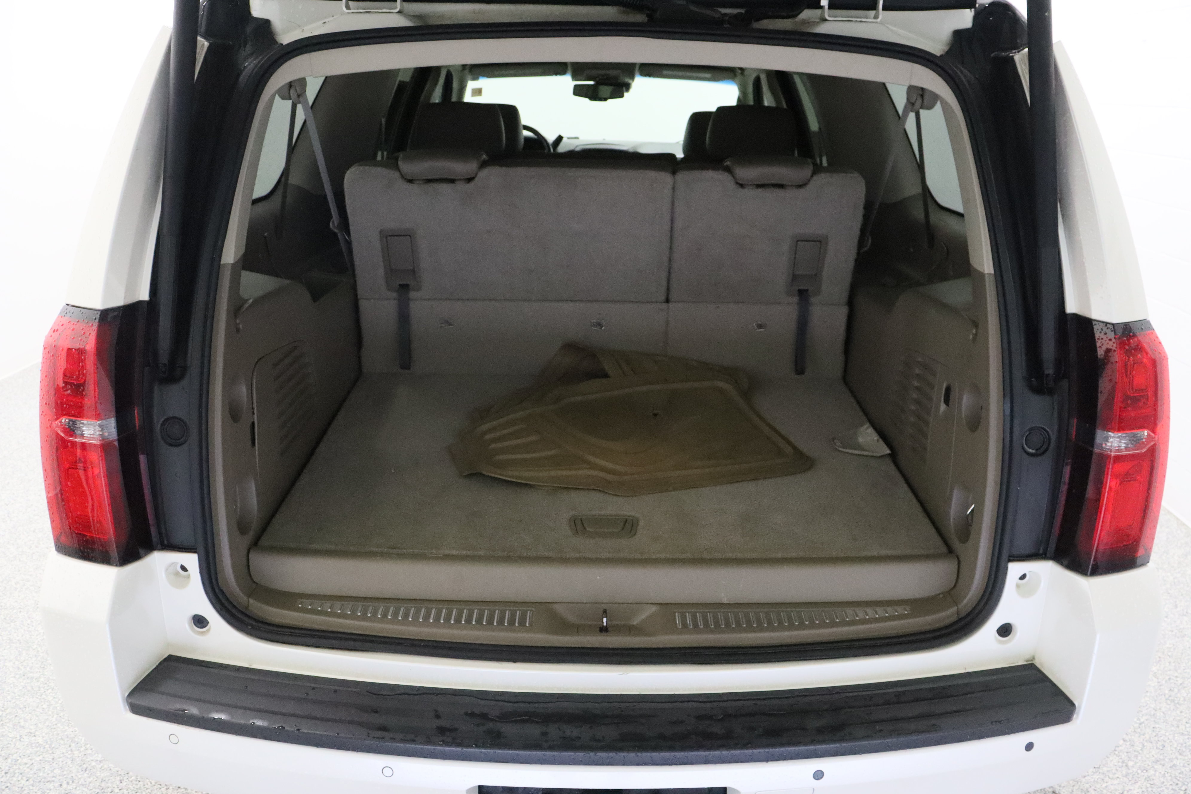 Used 2015 Chevrolet Suburban LT RWD image 31