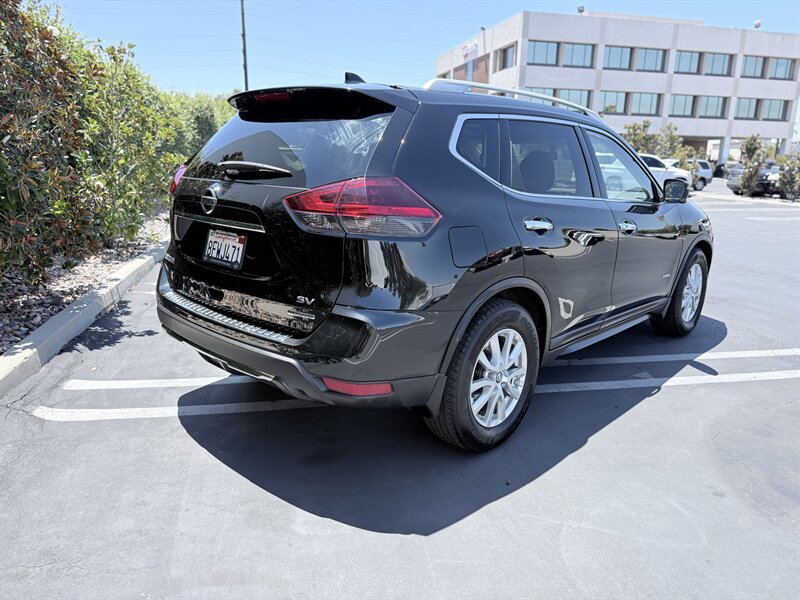 Used 2018 Nissan Rogue SV w/ Premium Package FWD image 7