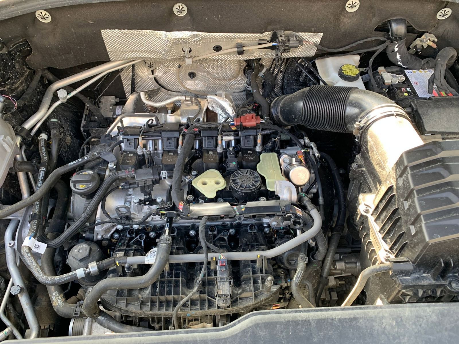 Used 2025 Volkswagen Atlas Cross Sport SE image 32