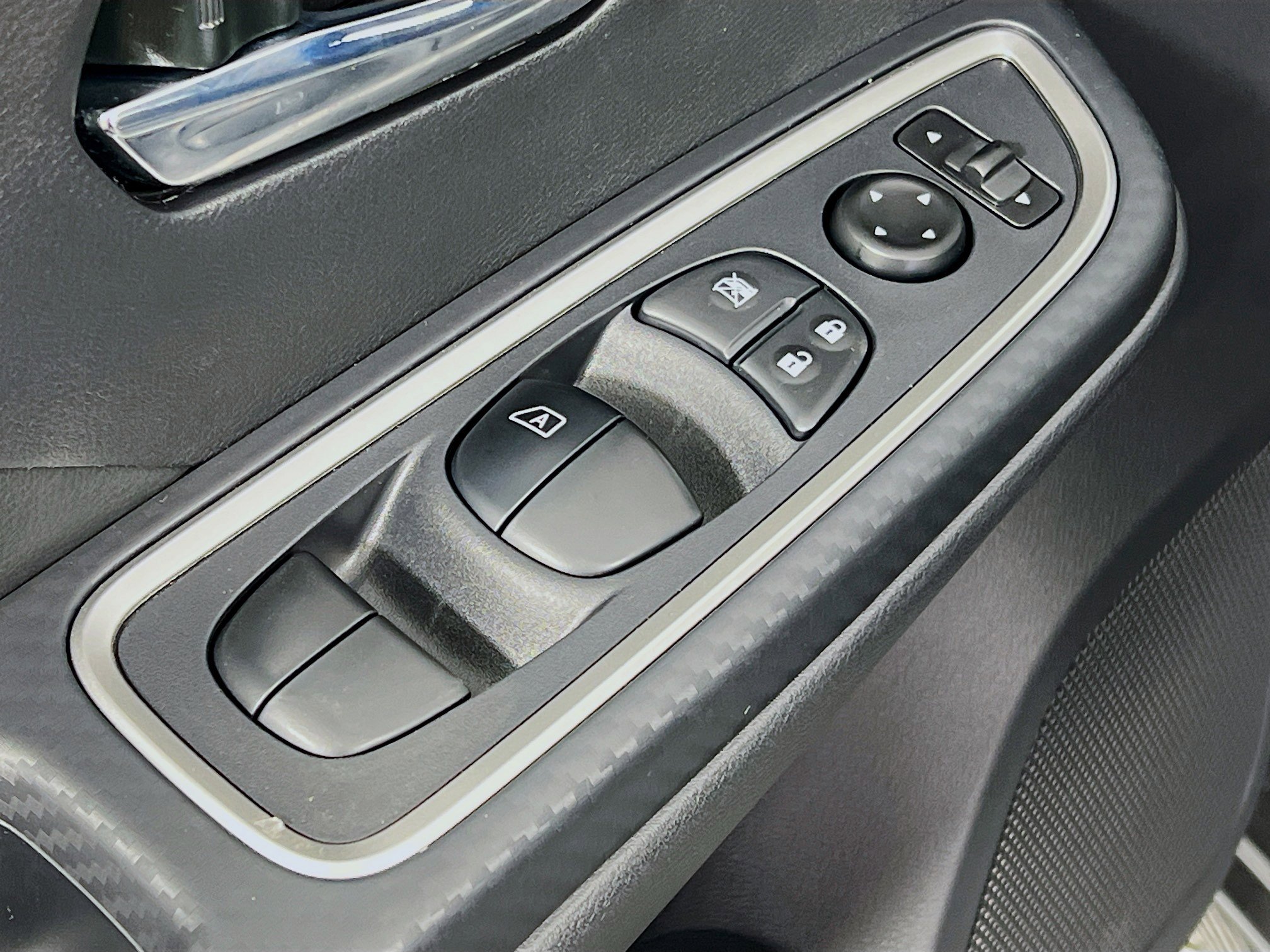 New 2025 Nissan Versa SR w/ Trunk Package image 18