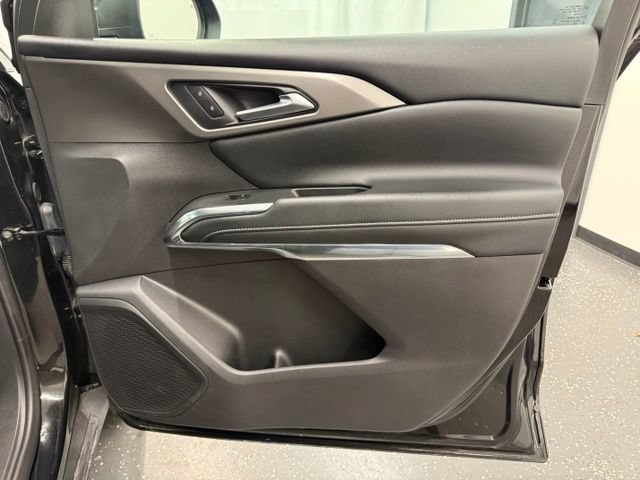 Used 2026 Chevrolet Traverse LT AWD/4WD image 8