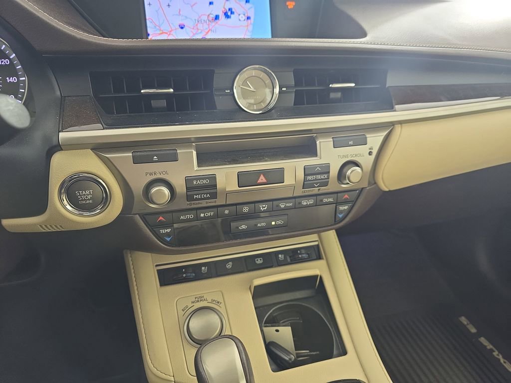 Used 2016 Lexus ES 350 w/ Luxury Package w/Wood Trim image 26