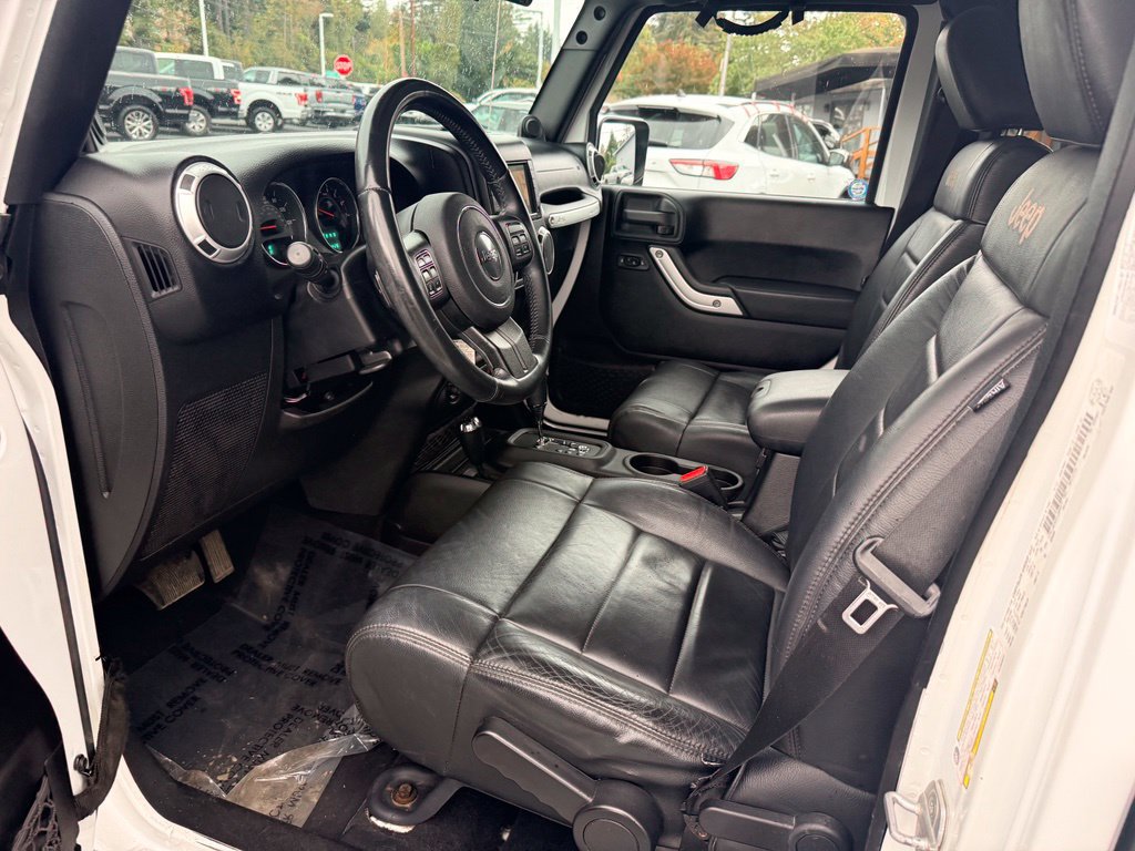Used 2012 Jeep Wrangler Unlimited Sahara w/ Dual Top Group AWD/4WD image 13