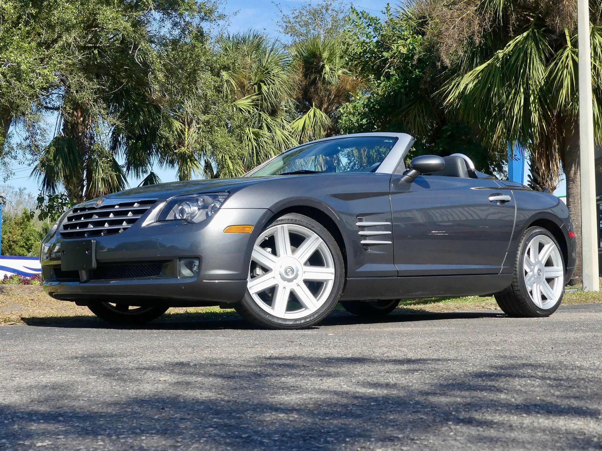 Used 2005 Chrysler Crossfire Limited image 12
