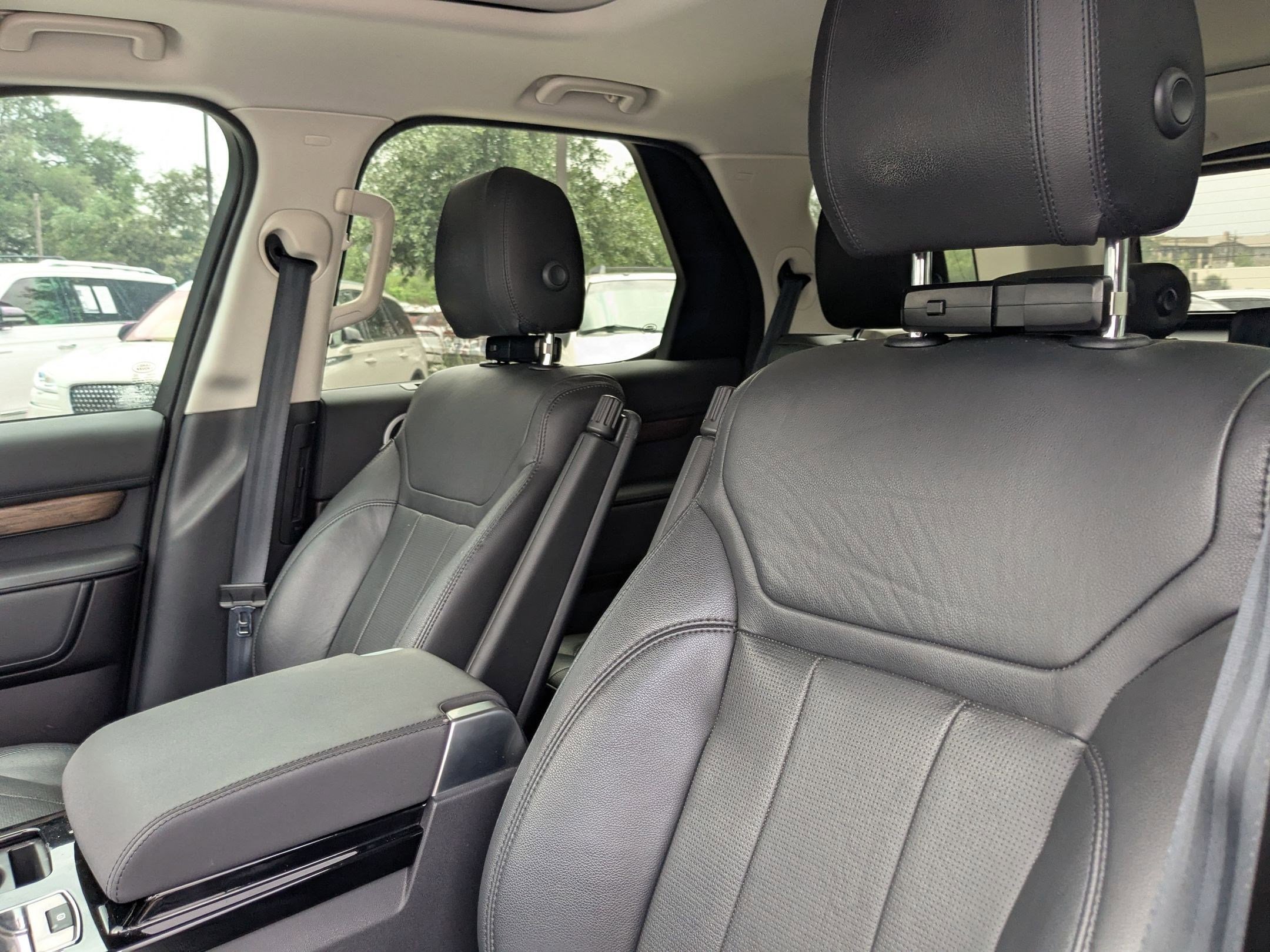 Used 2018 Land Rover Discovery HSE AWD/4WD image 10