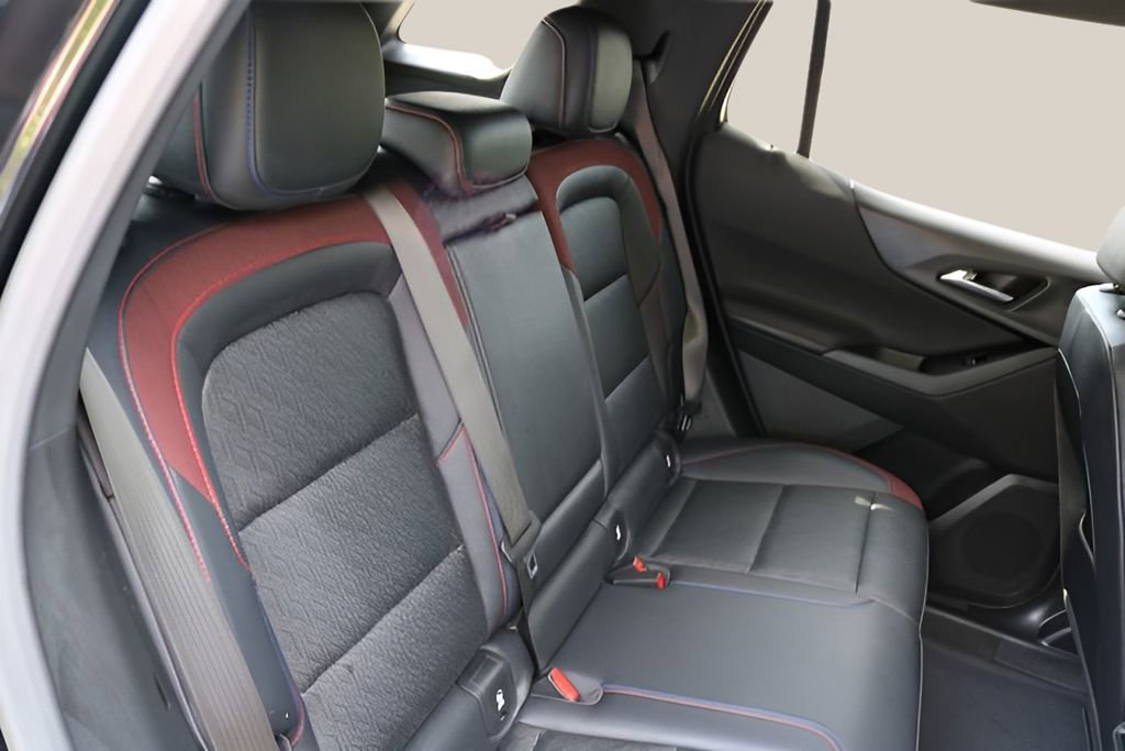 Used 2025 Chevrolet Equinox RS w/ Safety and Technology Package FWD image 17