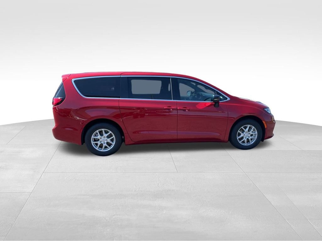 New 2026 Chrysler Pacifica Select image 9