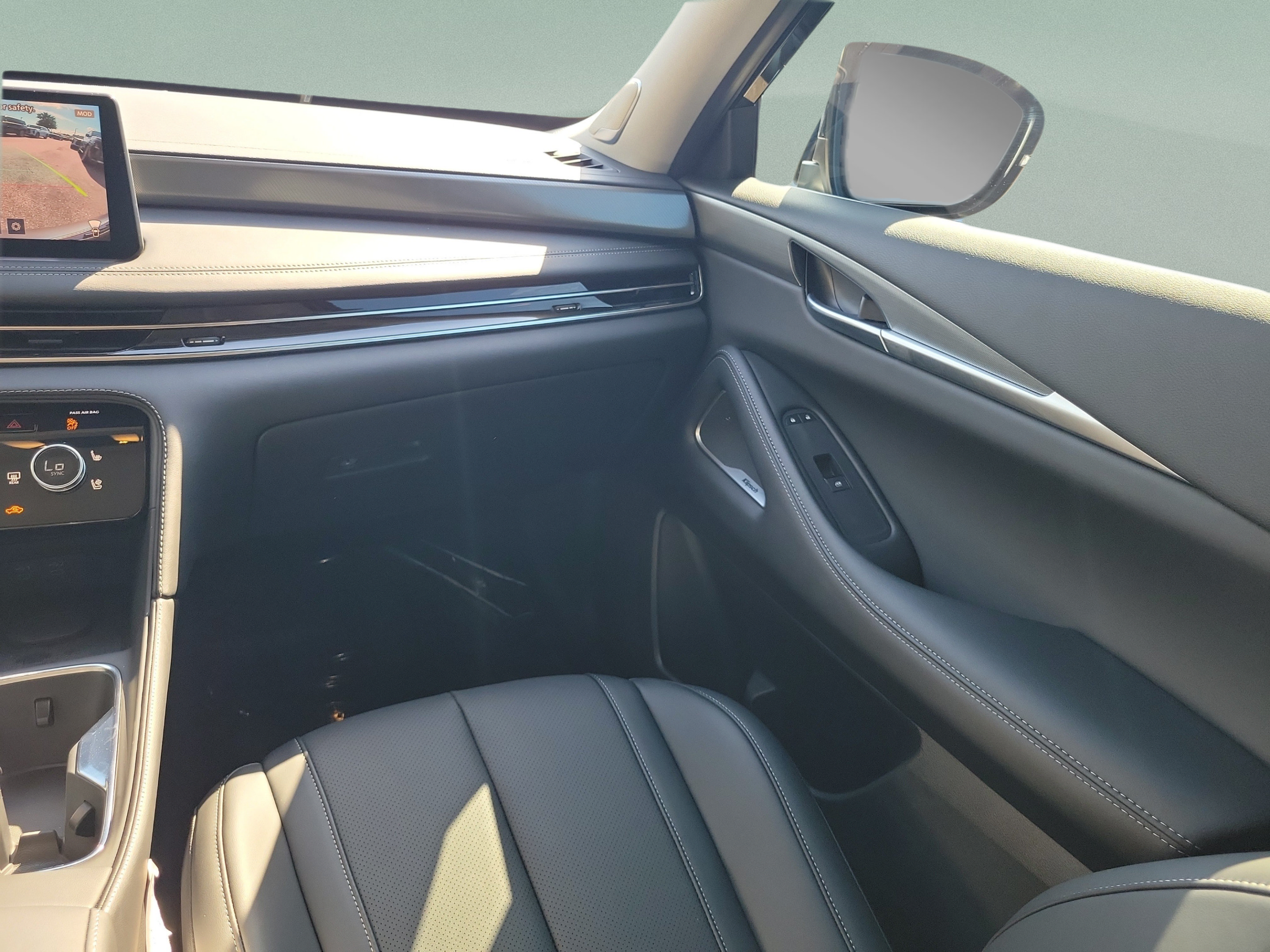 New 2027 INFINITI QX60 Luxe w/ Cargo Package FWD image 8
