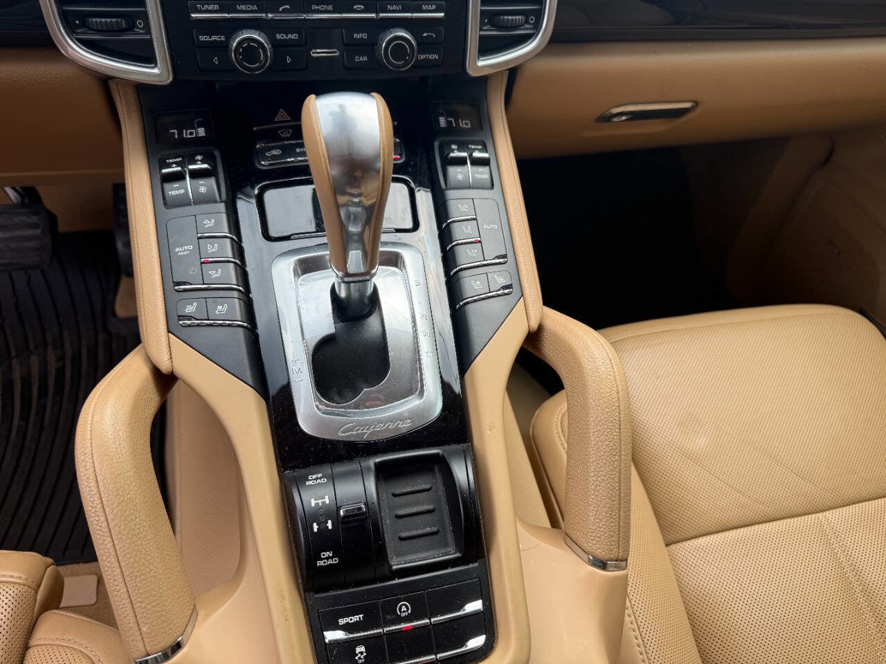Used 2014 Porsche Cayenne image 17