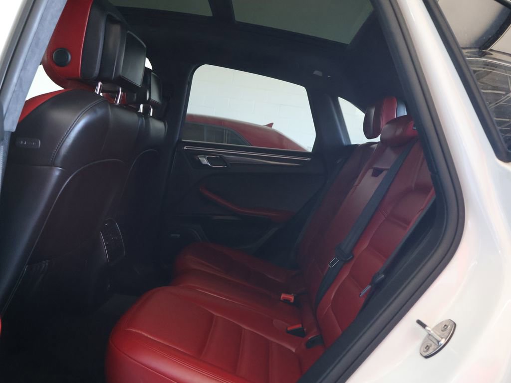 Used 2017 Porsche Macan Turbo AWD/4WD image 16