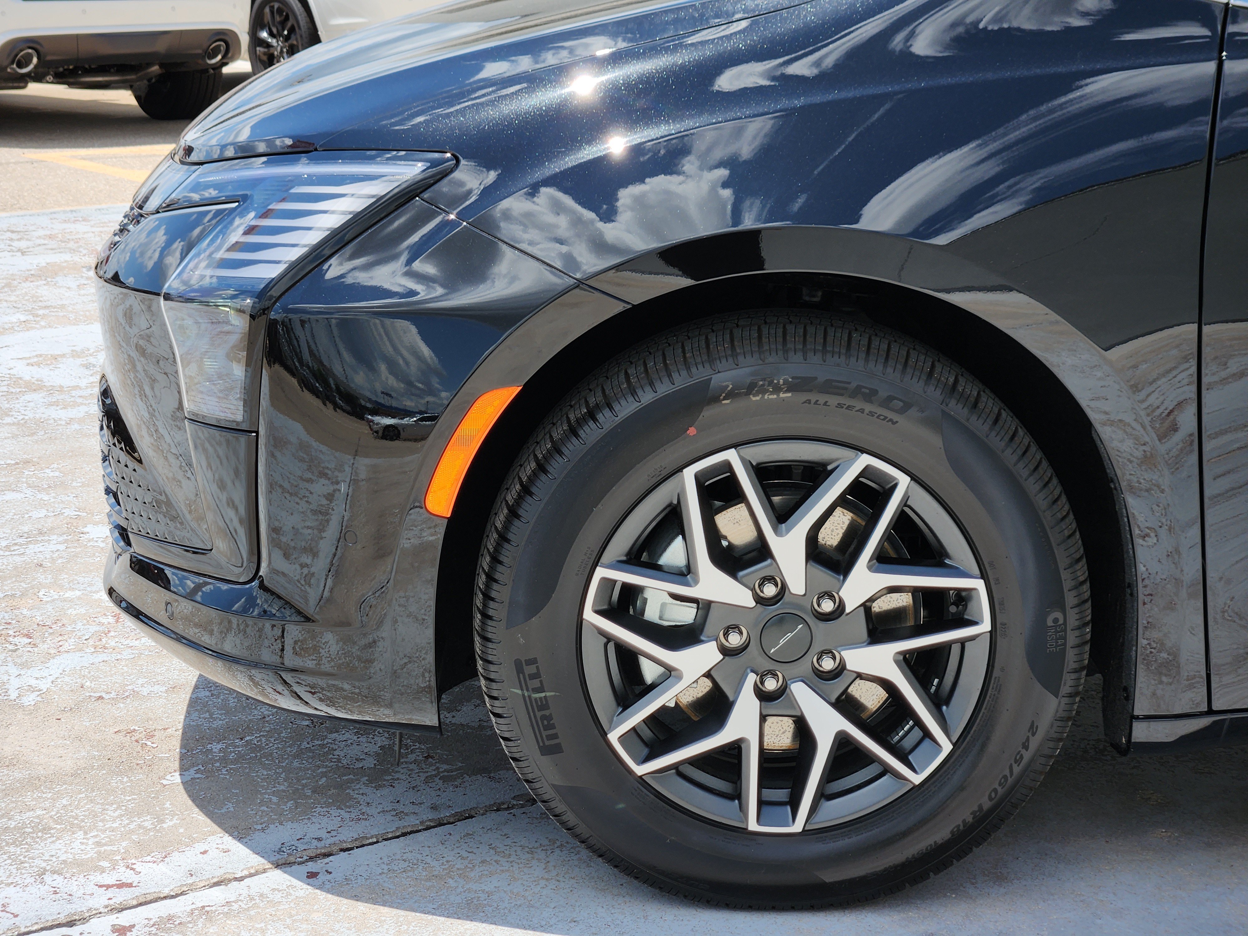 New 2027 Chrysler Pacifica Limited FWD image 5