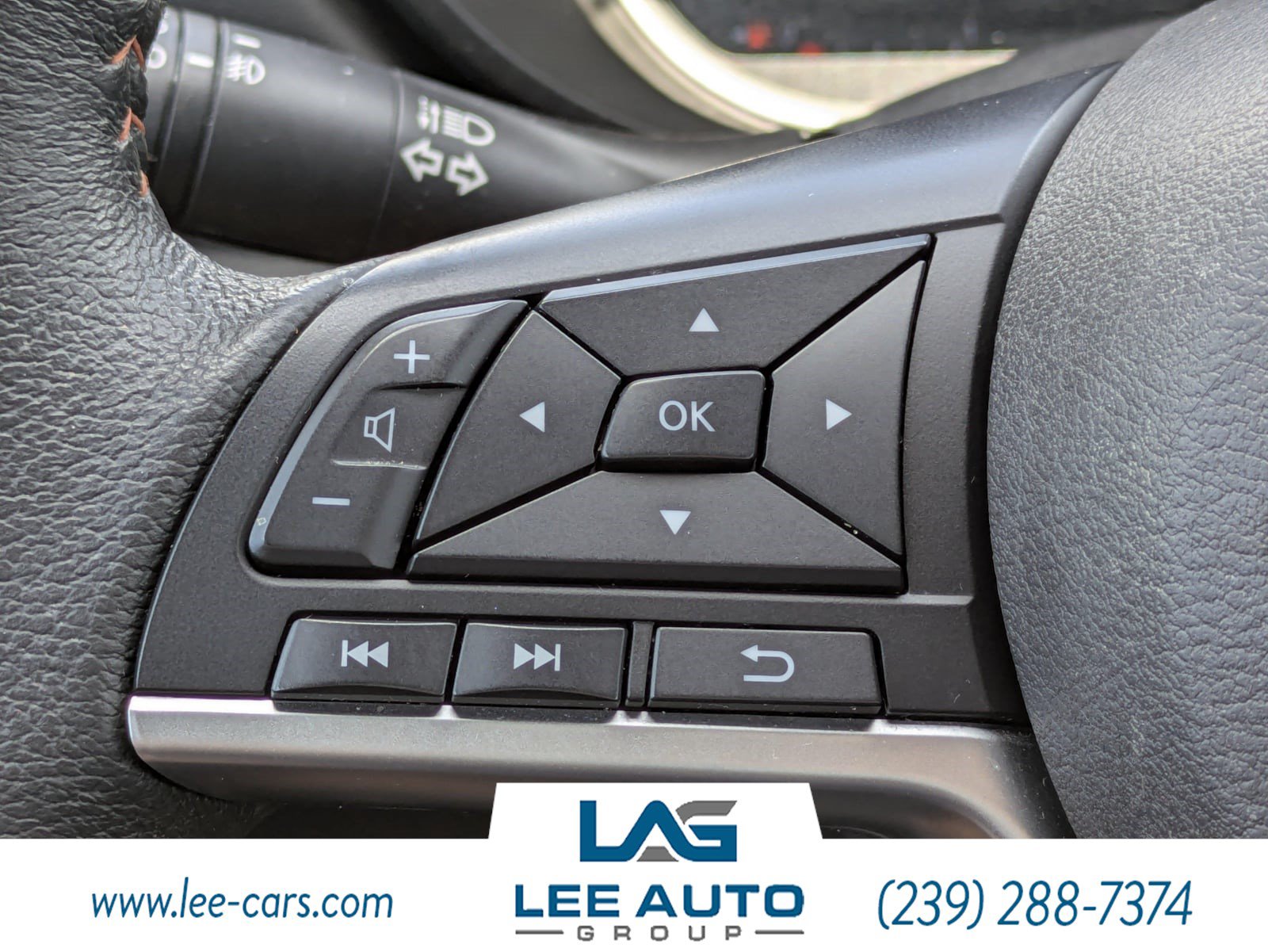 Used 2021 Nissan Versa SR FWD image 18