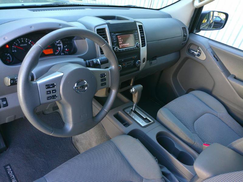 Used 2016 Nissan Frontier SV image 13