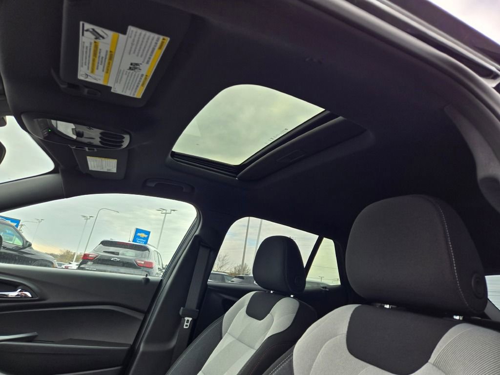 New 2026 Chevrolet Trax RS w/ Sunroof Package image 17