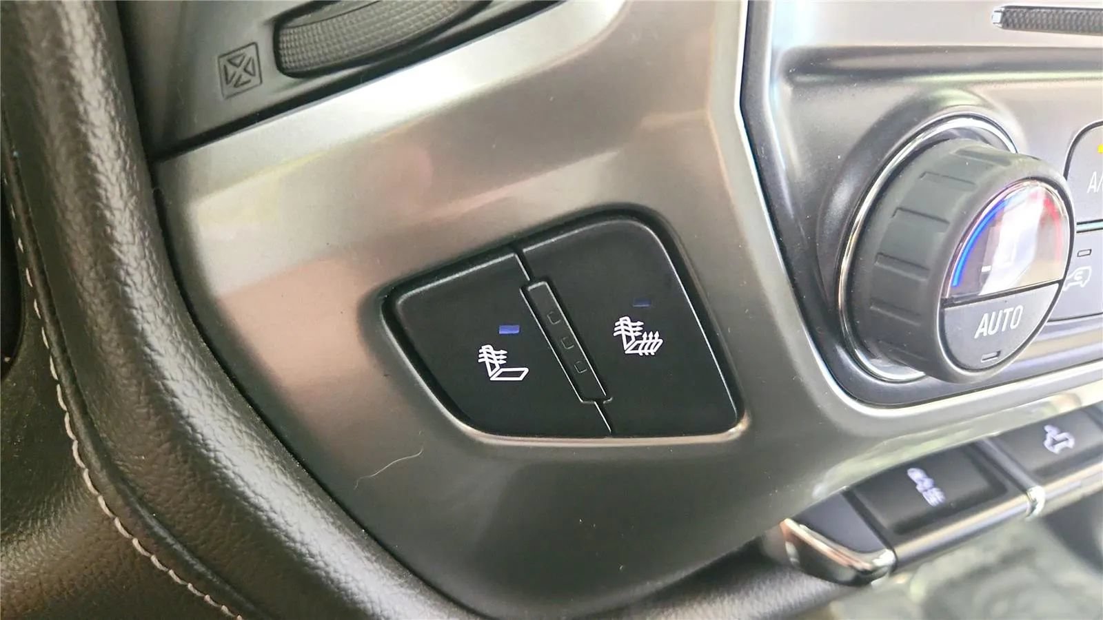 Used 2017 Chevrolet Silverado 1500 LTZ Z71 w/ Realtree Edition AWD/4WD image 30