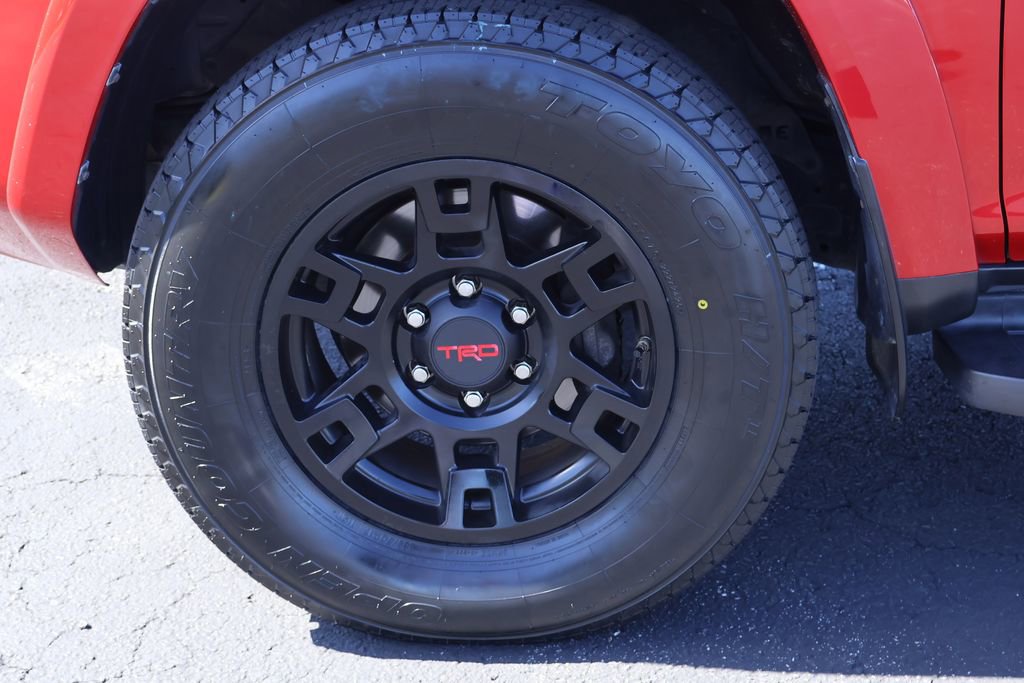 Certified 2020 Toyota 4Runner TRD Off-Road AWD/4WD image 9