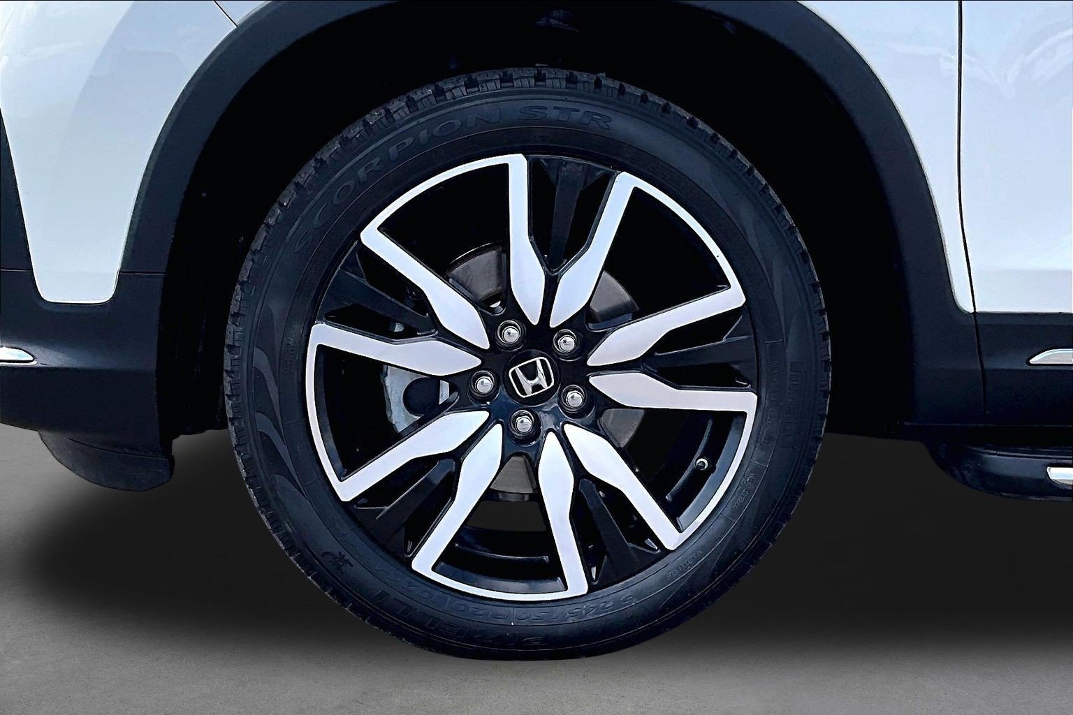 Used 2019 Honda Pilot Touring image 8