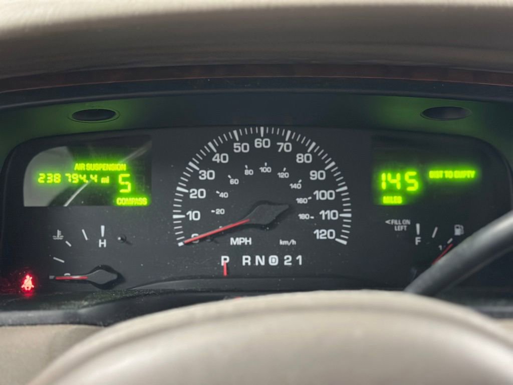 Used 2001 Lincoln Town Car Executive image 5