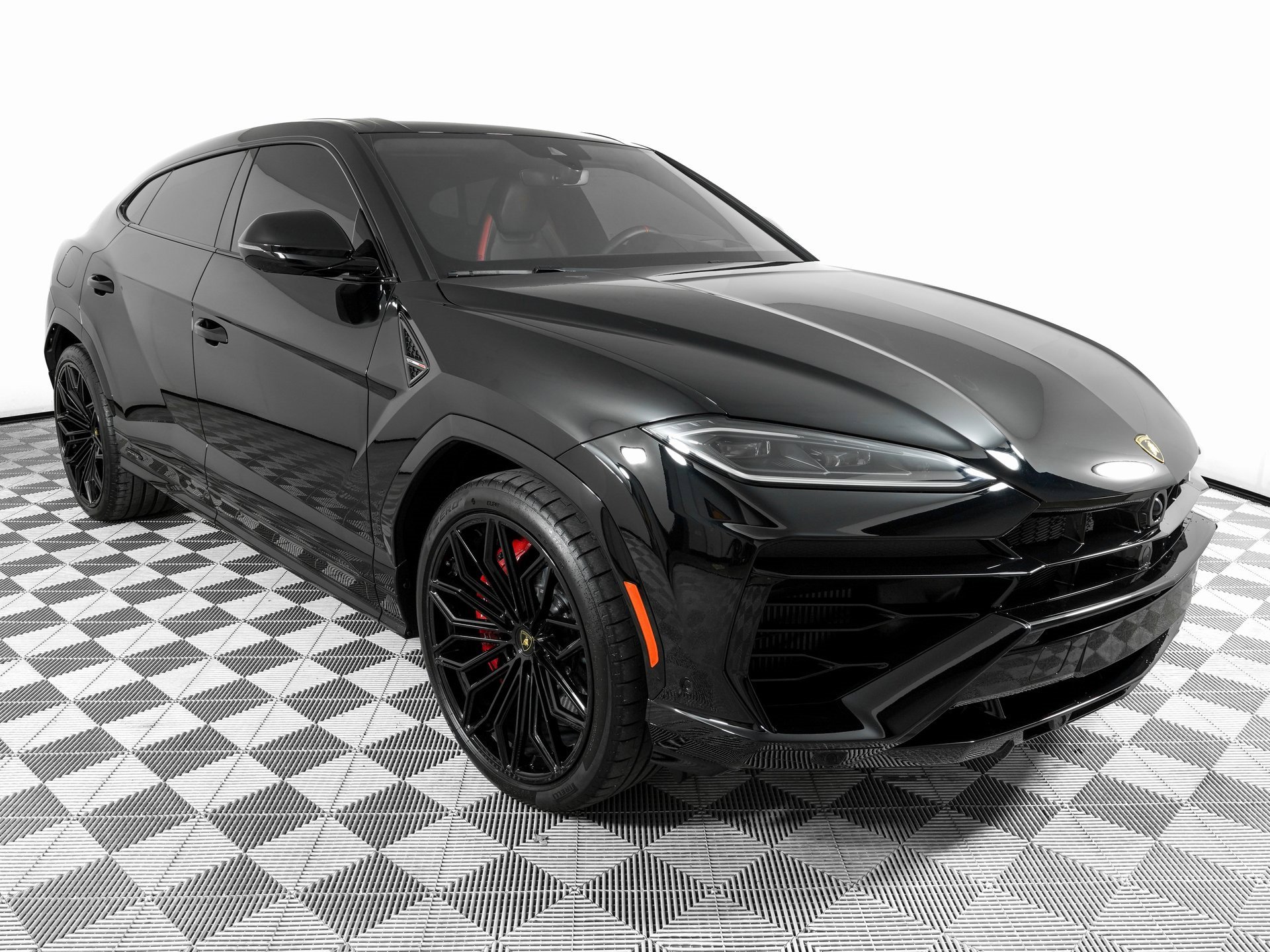 Used 2025 Lamborghini Urus SE image 3