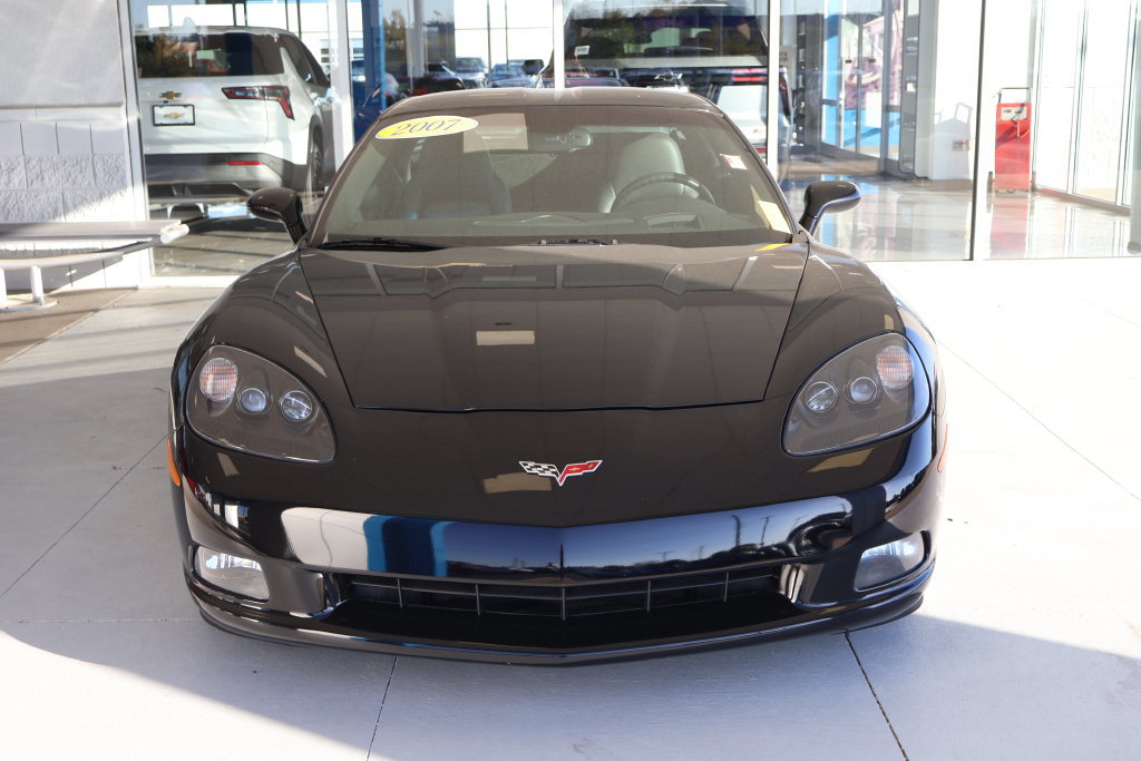 Used 2007 Chevrolet Corvette Coupe w/ Preferred Equipment Group RWD image 2