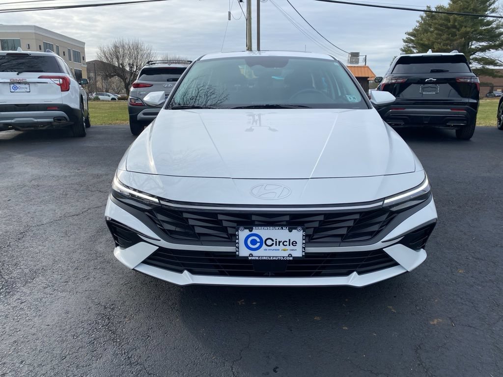 New 2025 Hyundai Elantra SEL FWD image 3