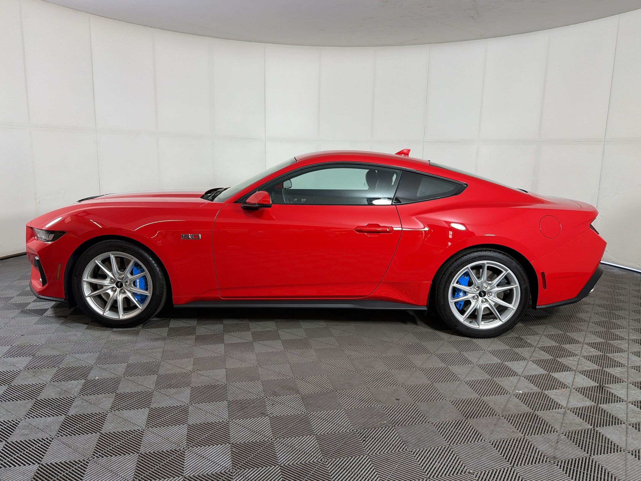 Used 2024 Ford Mustang GT Premium RWD image 2