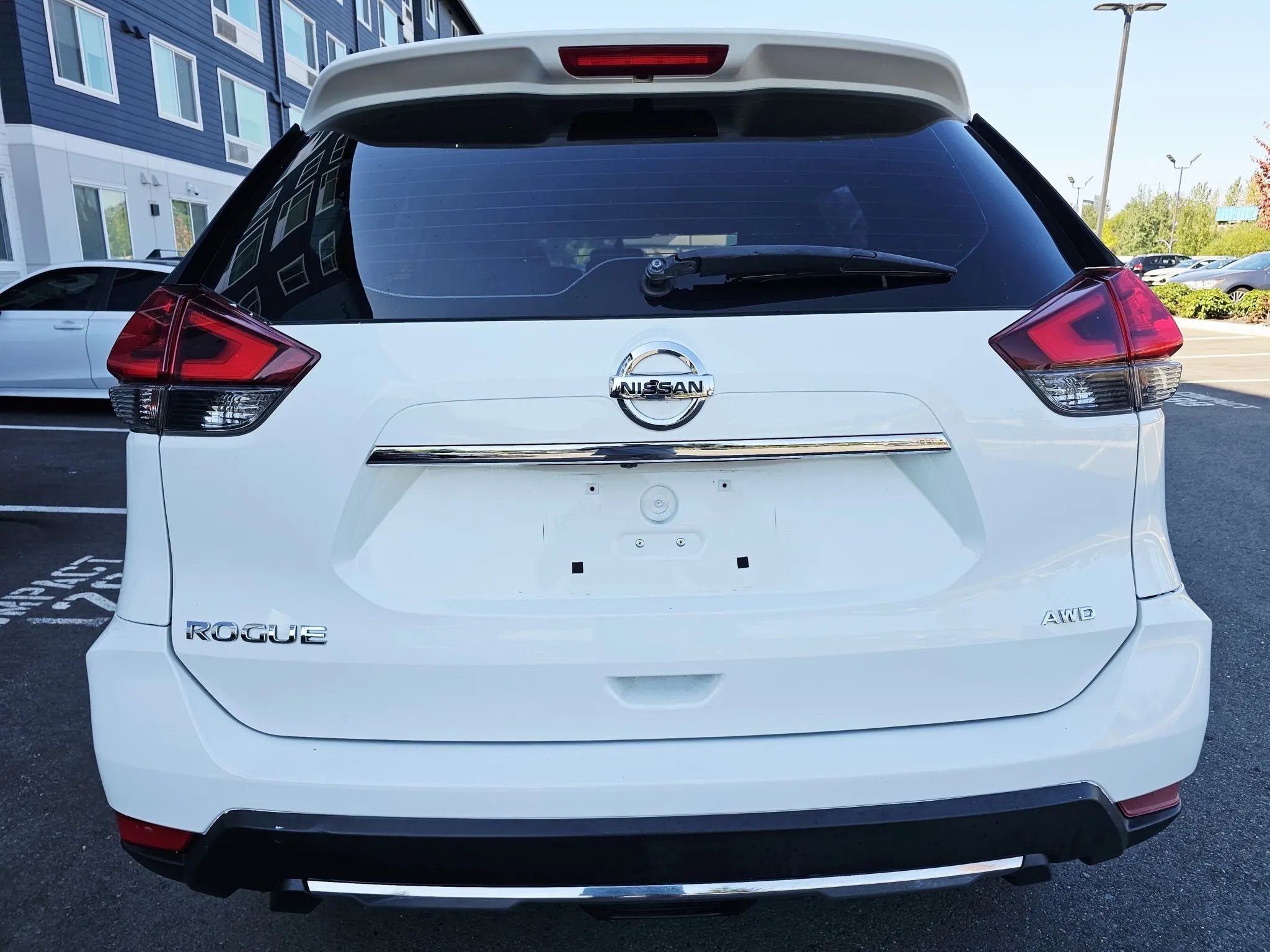 Used 2017 Nissan Rogue S image 4