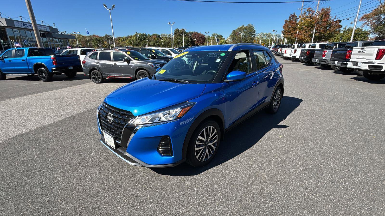 Used 2024 Nissan Kicks SV image 3