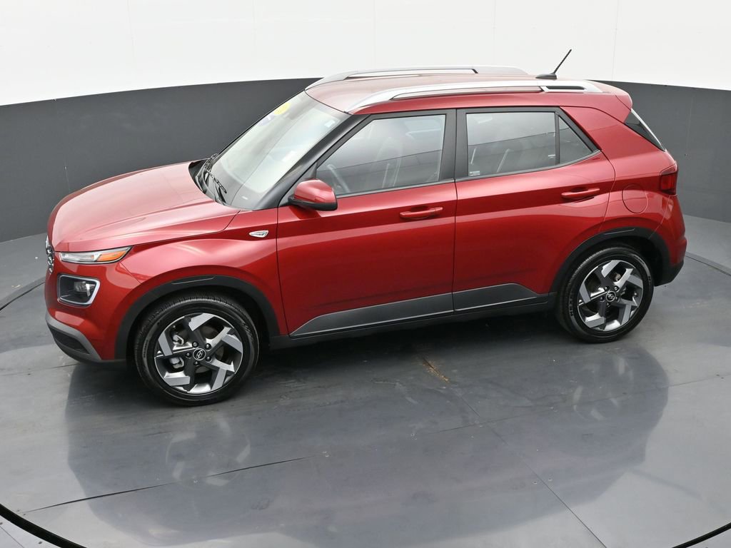 Used 2024 Hyundai Venue Limited image 40