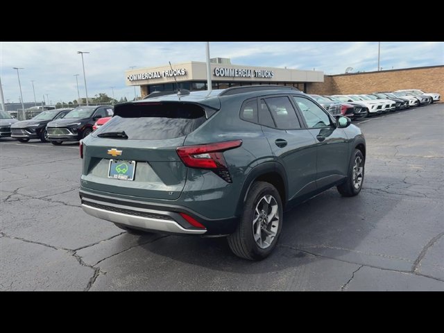 Used 2026 Chevrolet Trax LT w/ Sunroof Package FWD image 8