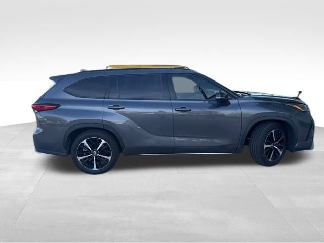 Used 2021 Toyota Highlander XSE image 8