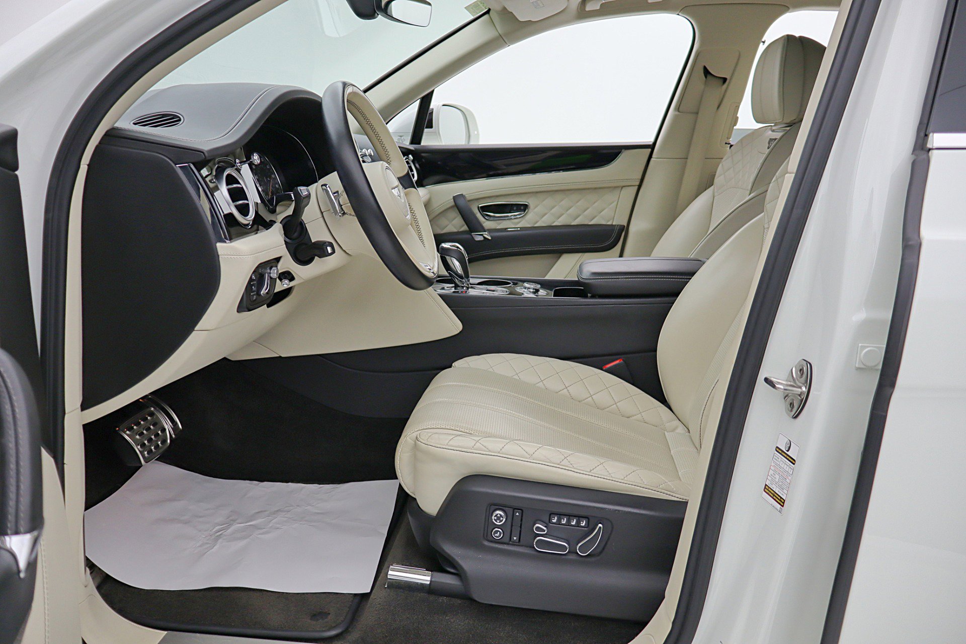Certified 2017 Bentley Bentayga AWD/4WD image 38