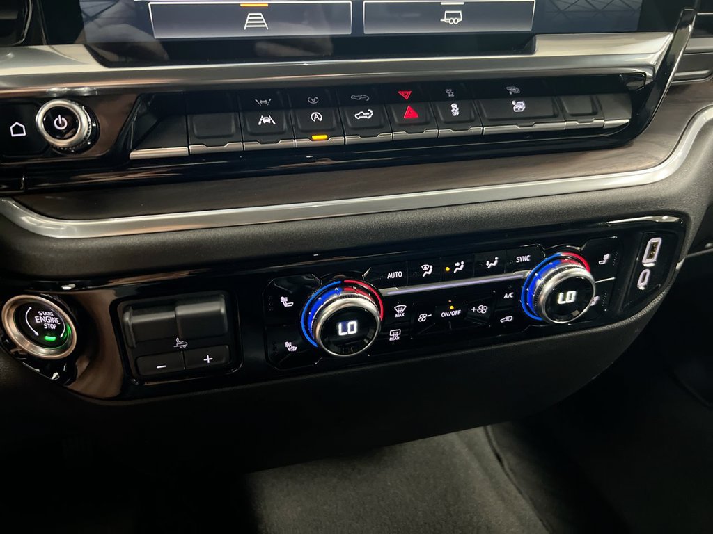 Used 2025 GMC Sierra 1500 SLT AWD/4WD image 17